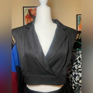 Sleeveless cropped blazer top.